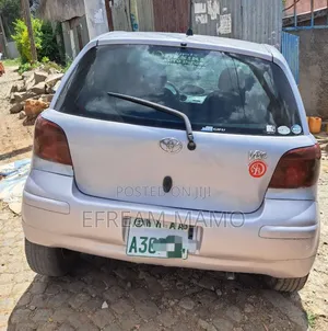 Toyota Vitz 2004 Silver