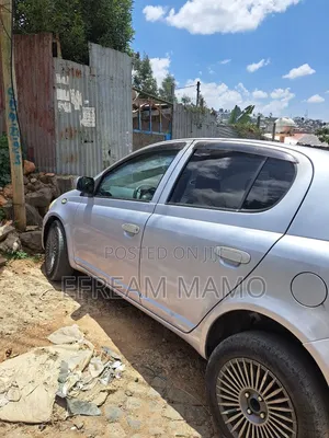 Toyota Vitz 2004 Silver