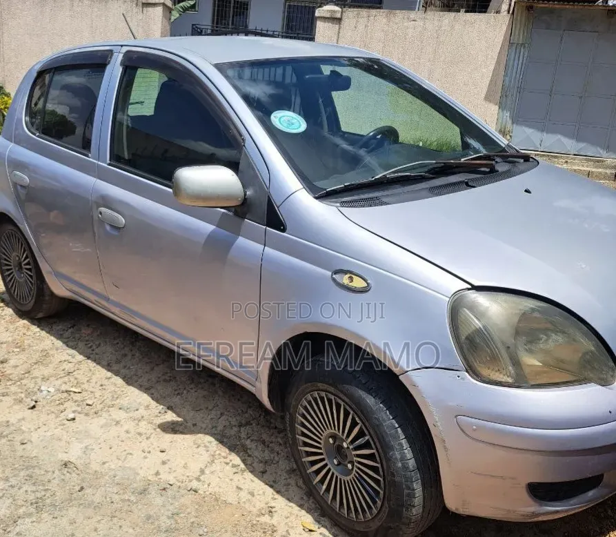 Toyota Vitz 2004 Silver