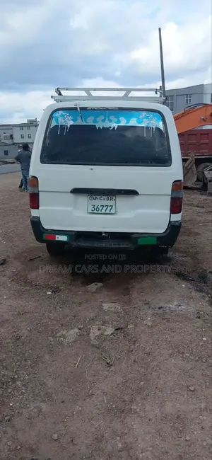Toyota HiAce 2004 White
