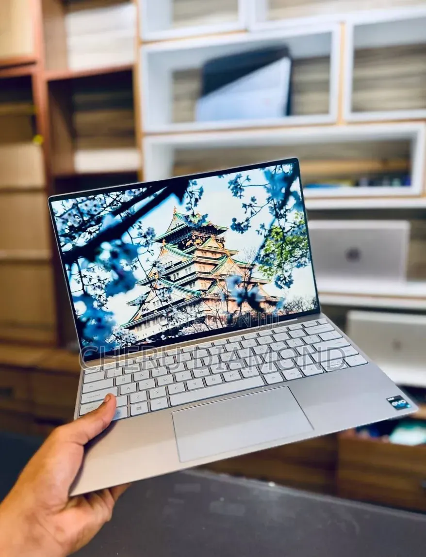 New Laptop Dell XPS 13 8GB Intel Core i5 SSD 256GB