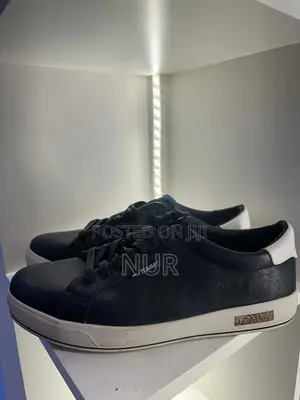 Tommy Shoes