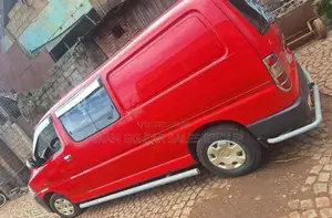 Toyota HiAce 2011 Red