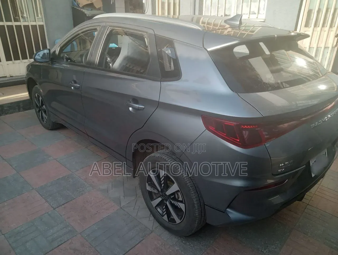 BYD E2 43 kWh 94 hp FWD 2025 Silver