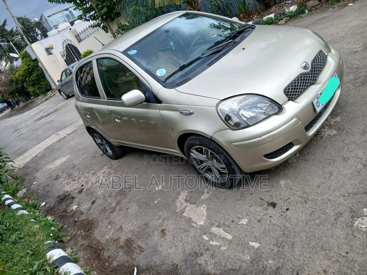 Toyota Vitz 1.0 FWD 5dr 2004 Gold