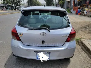 Toyota Yaris 2010 Burgundy