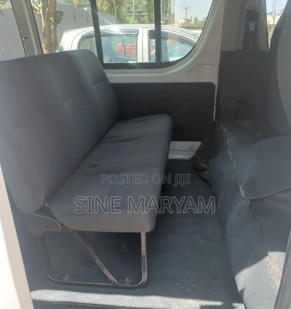 Toyota HiAce 2012 White
