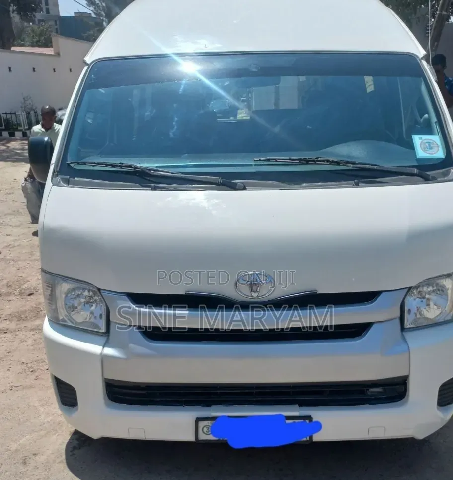 Toyota HiAce 2012 White
