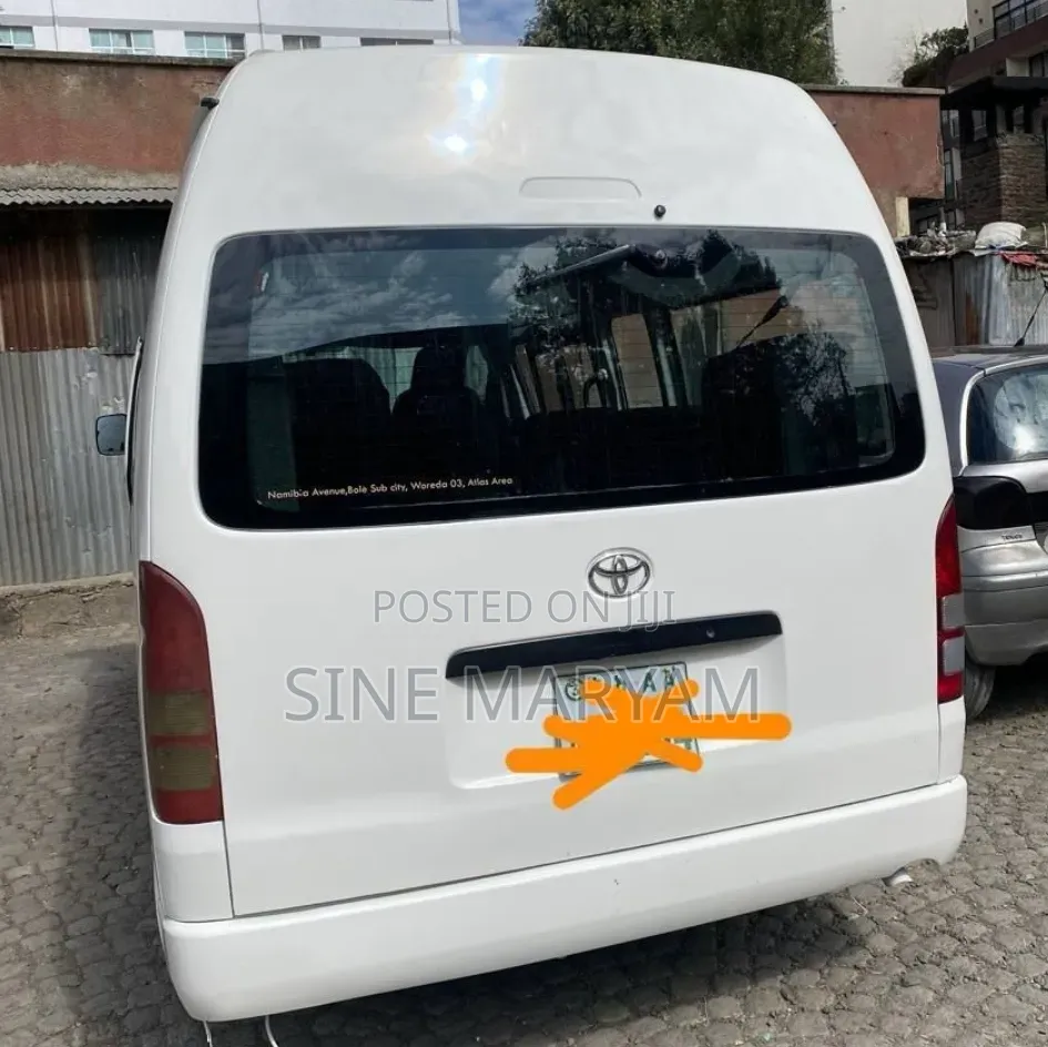 Toyota HiAce 2012 White