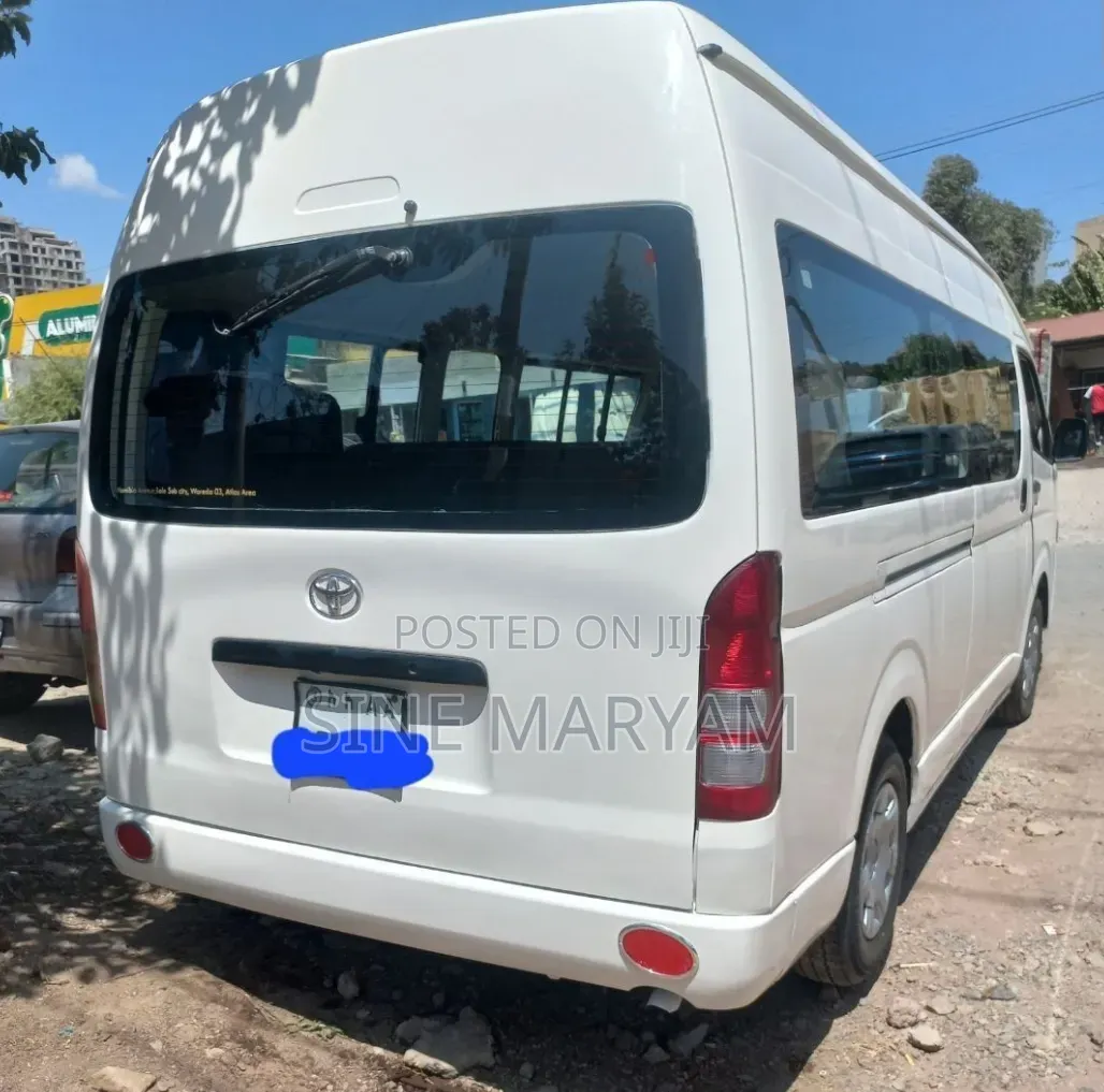Toyota HiAce 2012 White