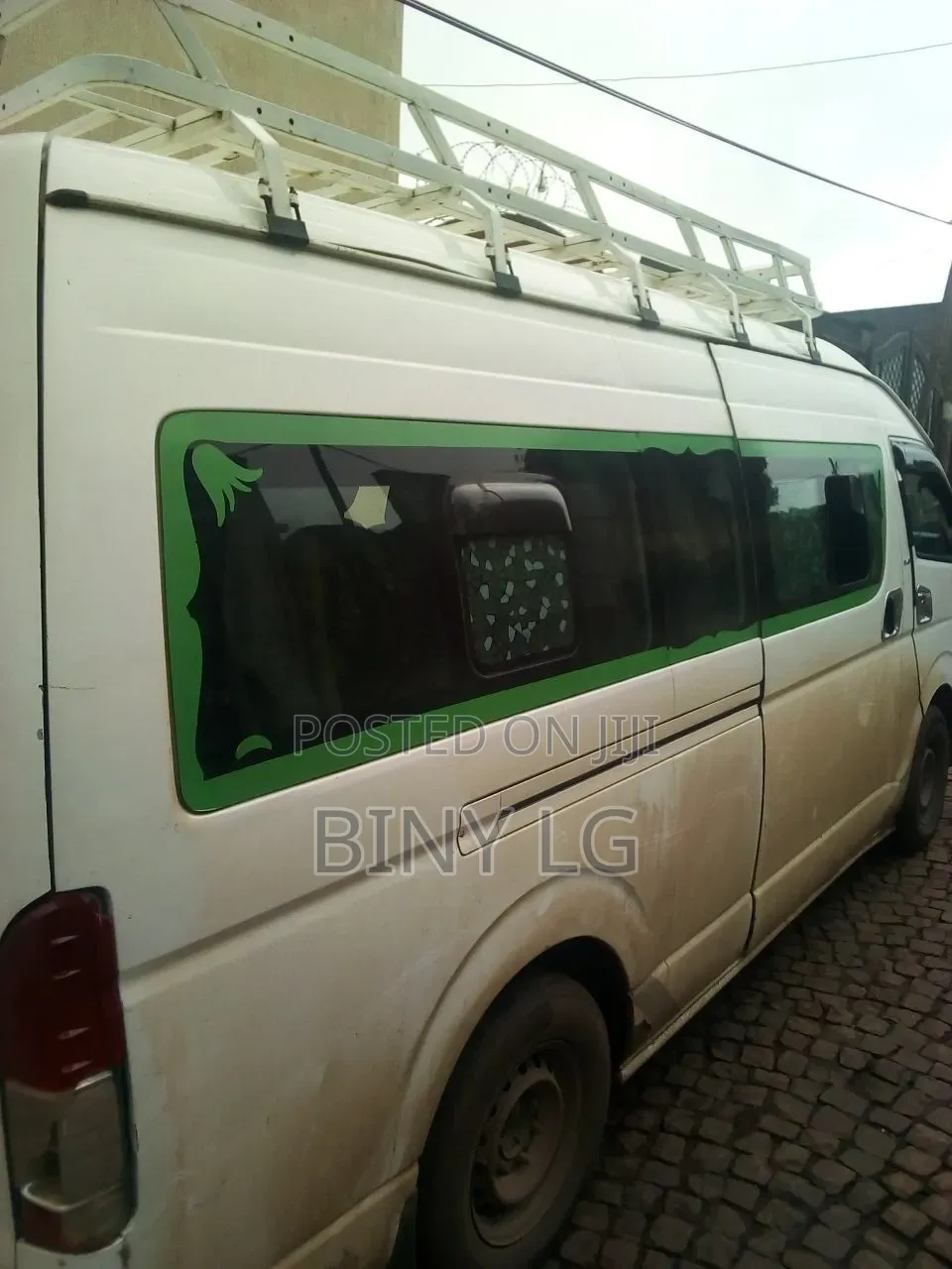 Toyota HiAce 2011 White
