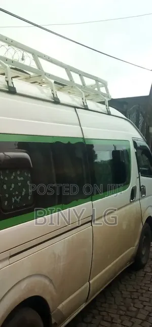 Toyota HiAce 2011 White