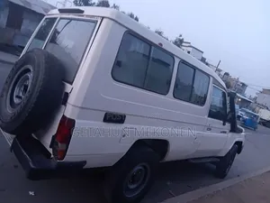 Toyota Land Cruiser 2017 White