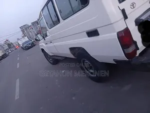Toyota Land Cruiser 2017 White