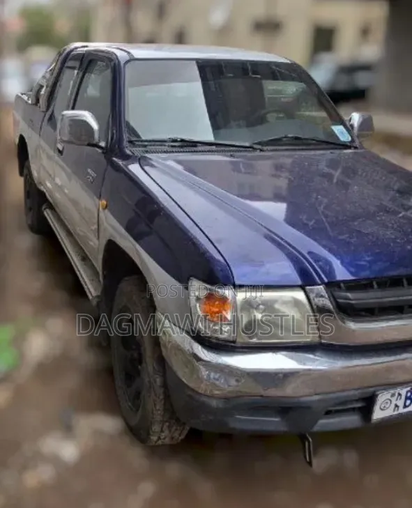 Toyota Hilux 2002 Blue