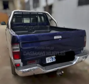 Toyota Hilux 2002 Blue