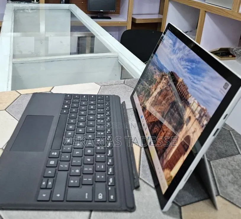 New Laptop Microsoft Surface Pro 7 8GB Intel Core i5 SSD 256GB