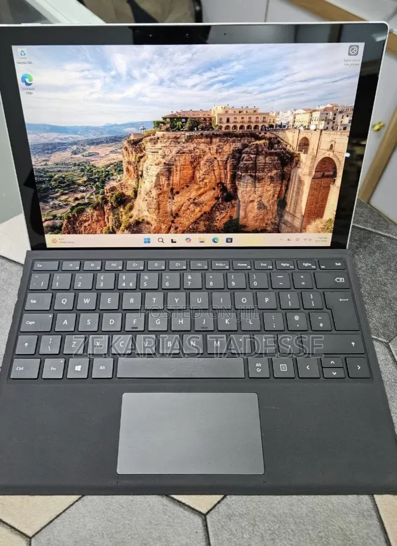 New Laptop Microsoft Surface Pro 7 8GB Intel Core i5 SSD 256GB