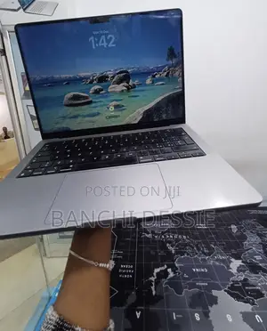 New Laptop Apple MacBook Pro M1 16GB Apple M1 Pro SSD 512GB