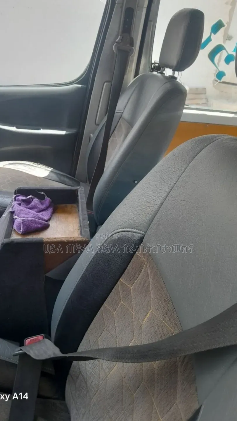 Toyota HiAce 1998 Silver