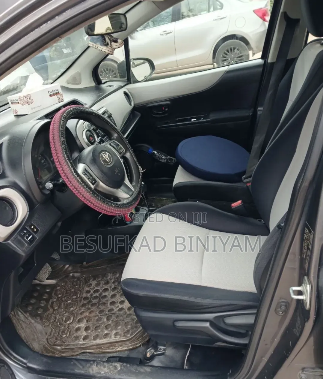 Toyota Yaris L Hatchback 3dr 2012 Gray