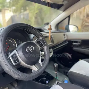Toyota Yaris 2012 Silver