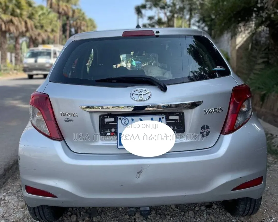 Toyota Yaris 2012 Silver