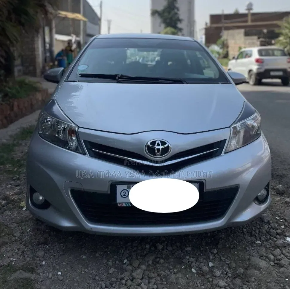 Toyota Yaris 2012 Silver
