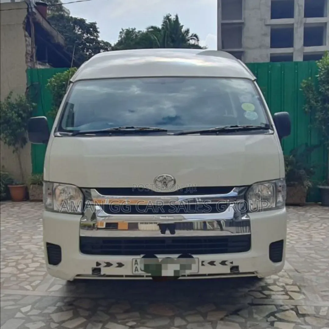 Toyota HiAce 2018 White