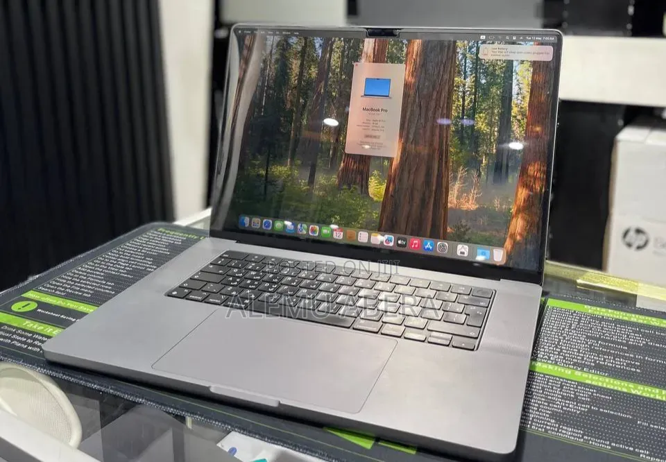 New Laptop Apple MacBook Pro M1 16GB Apple M1 Pro SSD 512GB