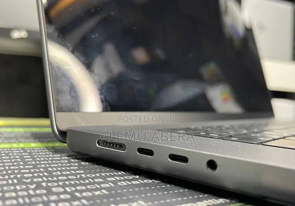 New Laptop Apple MacBook Pro M1 16GB Apple M1 Pro SSD 512GB
