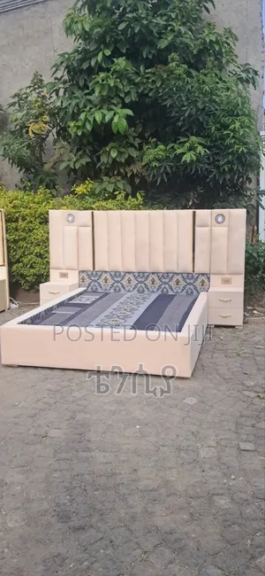 በከፋይ ጨርቅ የተሰሩ ቅንጡ ዘመናዊ አልጋዎች