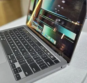 New Laptop Apple MacBook Pro 2022 M2 8GB Apple M2 SSD 256GB