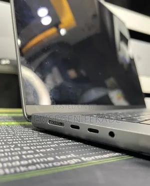 New Laptop Apple MacBook Pro M1 16GB Apple M1 Pro SSD 512GB