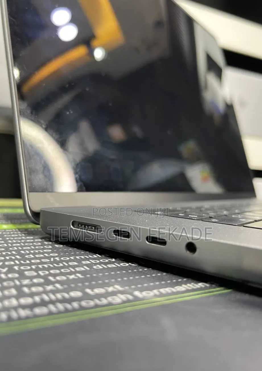 New Laptop Apple MacBook Pro M1 16GB Apple M1 Pro SSD 512GB