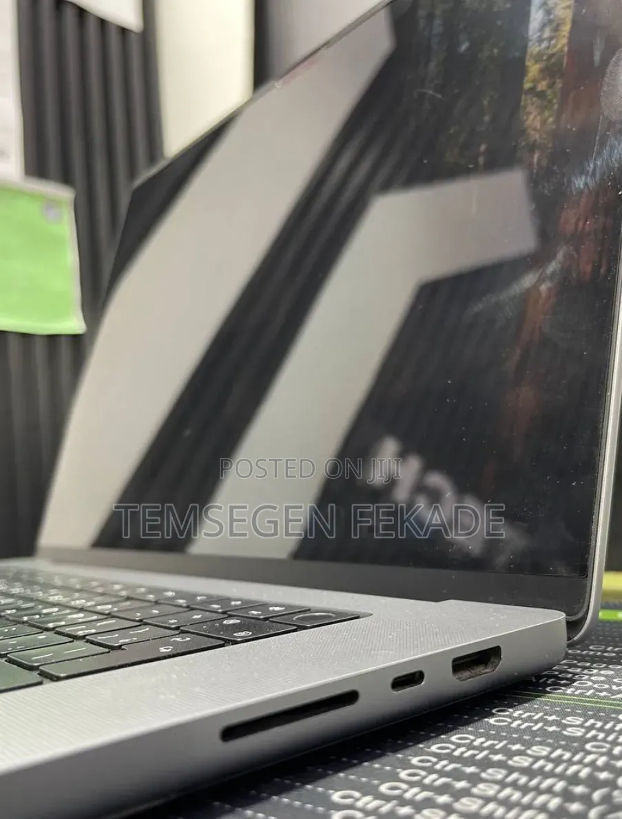 New Laptop Apple MacBook Pro M1 16GB Apple M1 Pro SSD 512GB