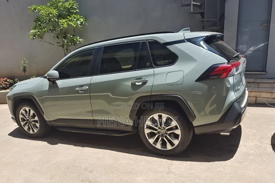 Toyota RAV4 2020 Green