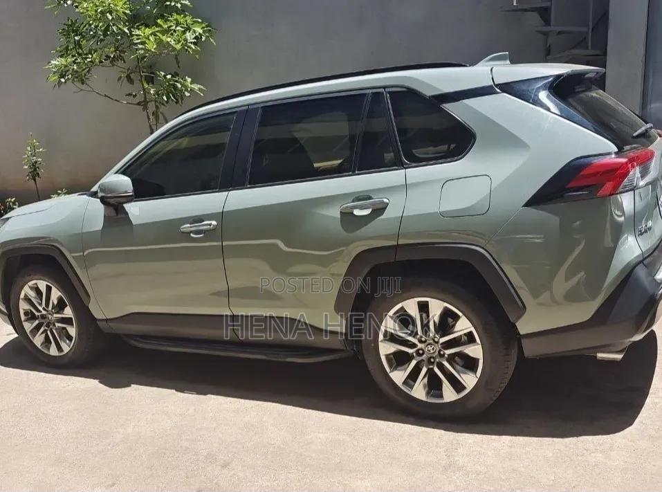 Toyota RAV4 2020 Green