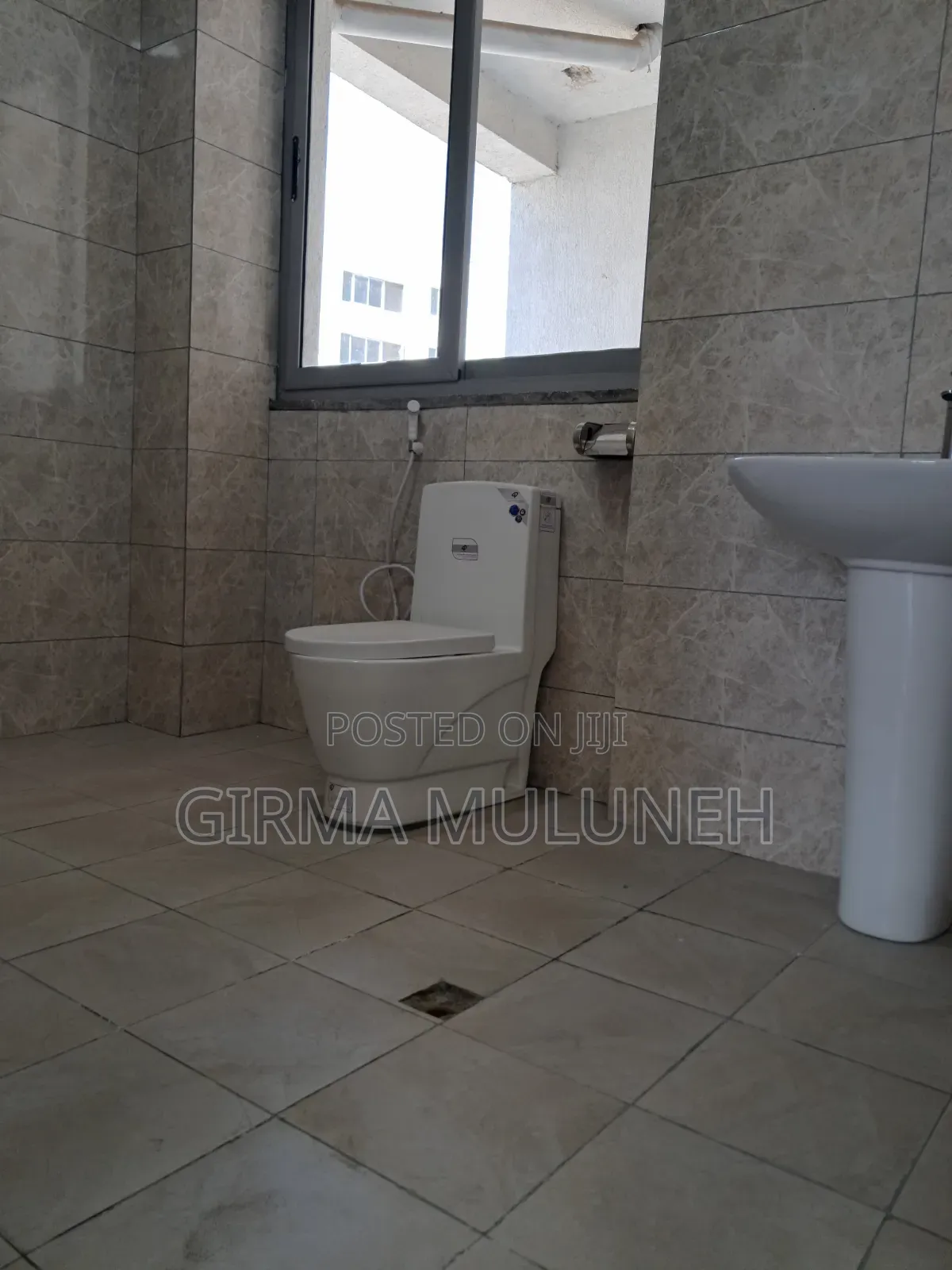 Furnished 4bdrm Apartment in አዲስ ህይወት ሆስፒታል አከባቢ, Bole for sale