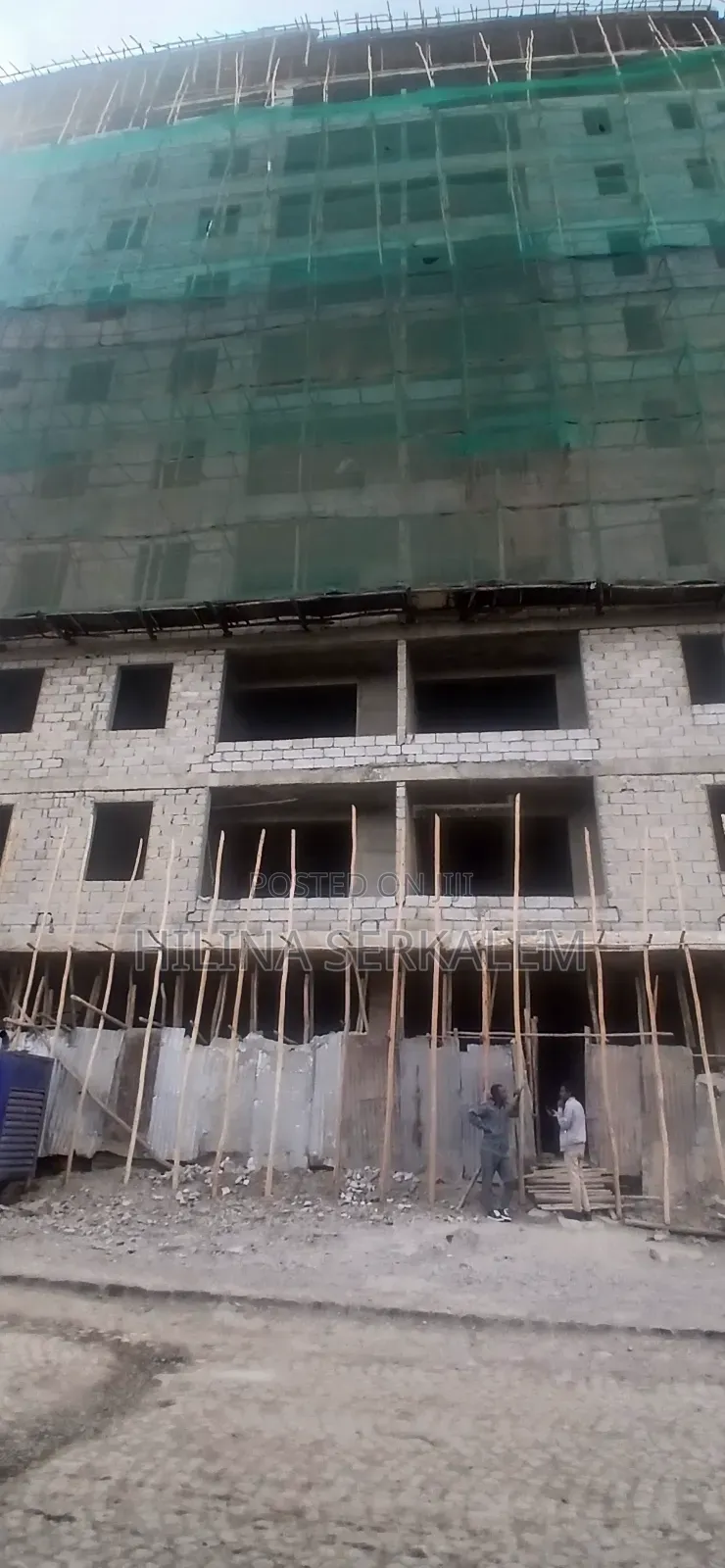 3bdrm Apartment in Emarosh, Nifas Silk-Lafto for sale