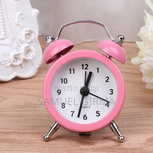 - በባትሪ የሚሰራ Quartz Alarm Clock