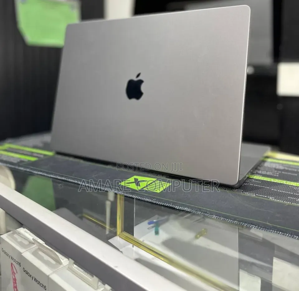 New Laptop Apple MacBook Pro M1 16GB Apple M1 Pro SSD 512GB
