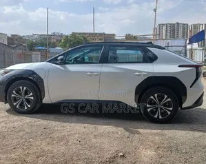 Toyota bZ4X 71.4 kWh AWD 2023 White