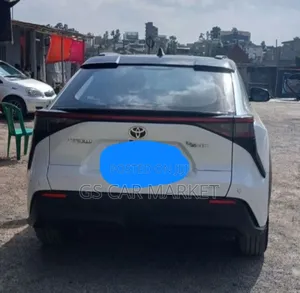 Toyota bZ4X 71.4 kWh AWD 2023 White