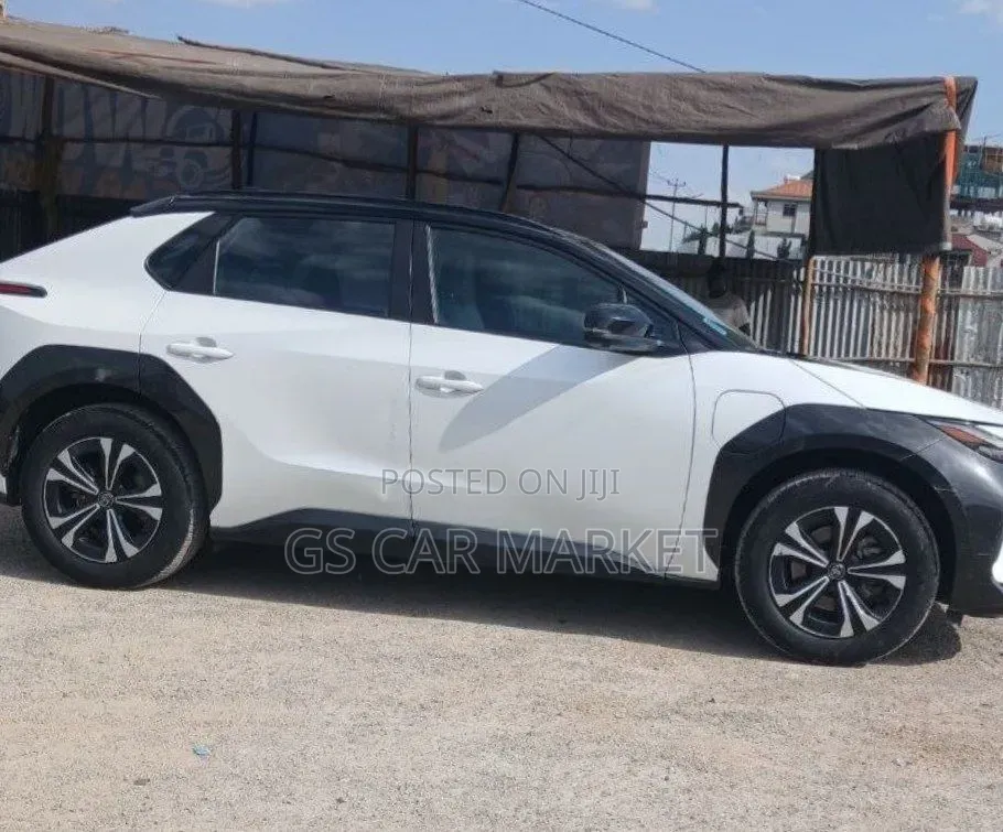 Toyota bZ4X 71.4 kWh AWD 2023 White