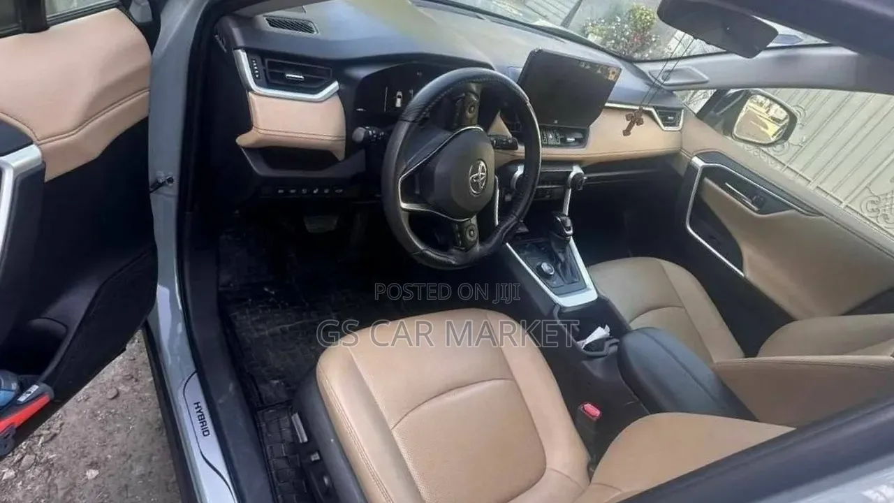 Toyota RAV4 Hybrid 2024 Gray
