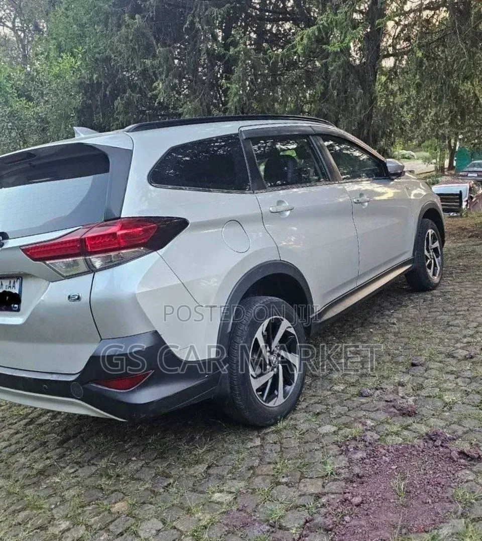Toyota Rush 2023 Silver