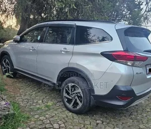 Toyota Rush 2023 Silver