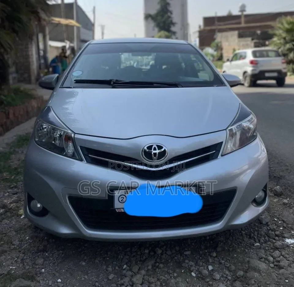 Toyota Yaris 2012 Silver