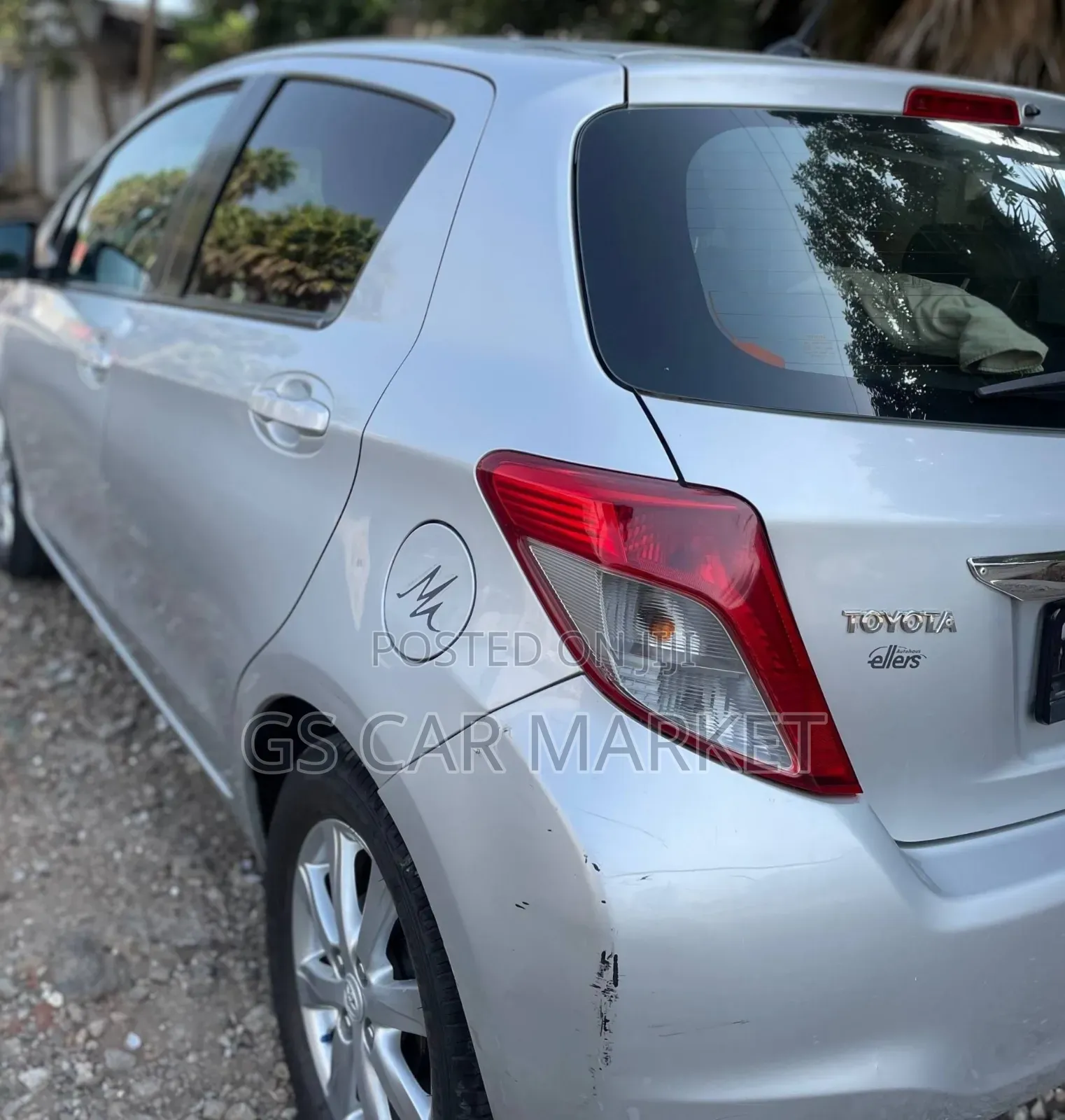 Toyota Yaris 2012 Silver